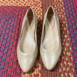 Easy Spirit Caldise Medium Natural Heeled Ballet Flats Size 7W